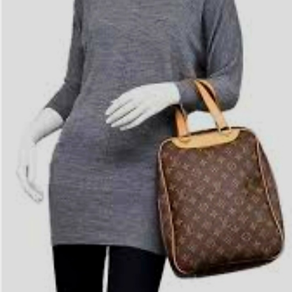 Louis Vuitton Excursion - Picture 3 of 12